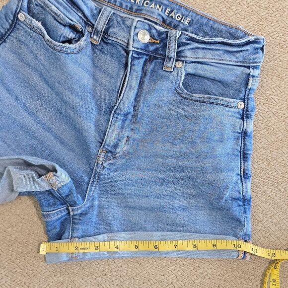 American Eagle Mom Short Cuffed Hem Shorts - Size 2 - Picture 9 of 13